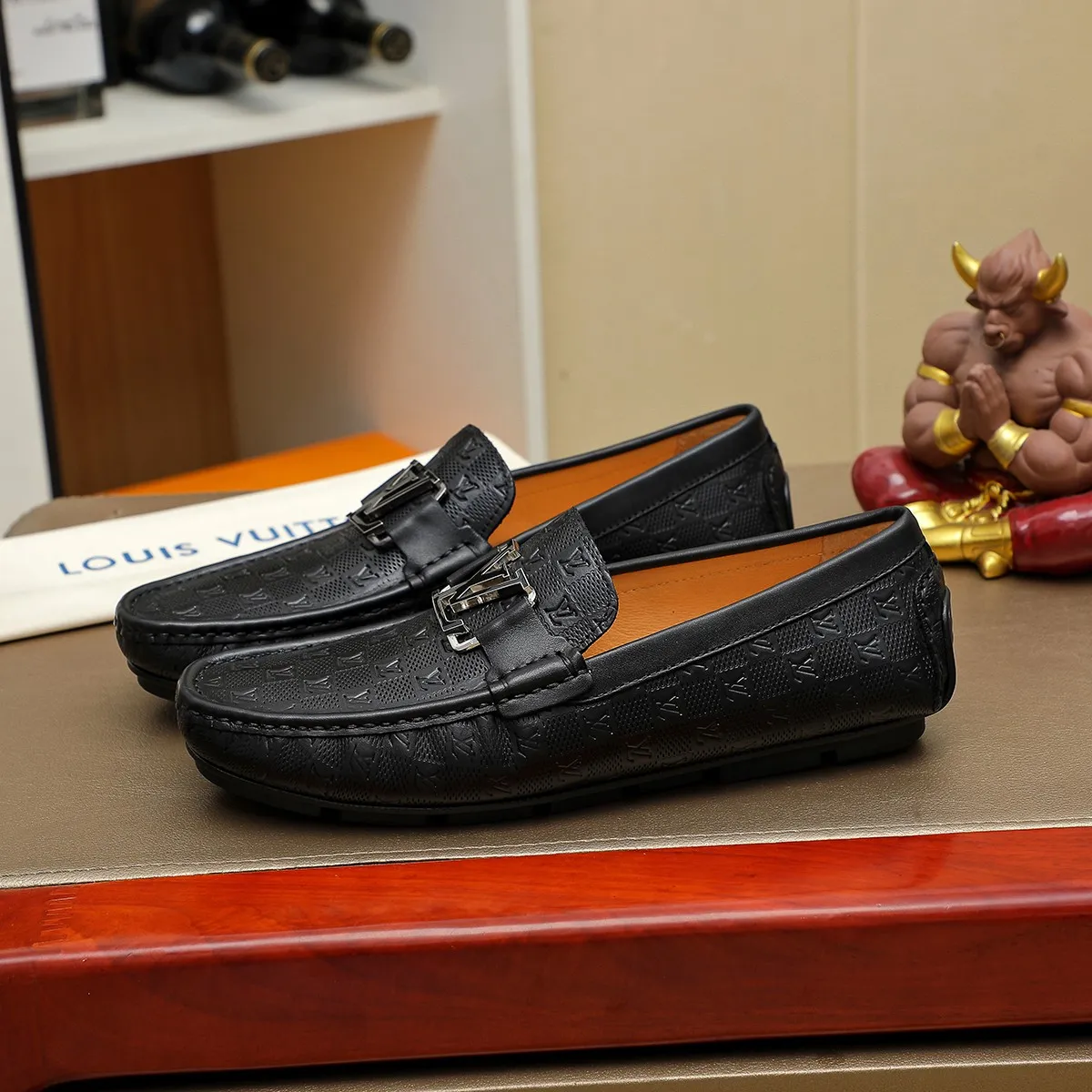 Men's shoes 💰360 💰 LV Louis Vuitton's top-quality Peaches men's shoes 💯Original copy of the official website, the upper is made of imported official website 1:1 material ❌Italian 🇮🇹 cowhide surface, imported pigskin lining. It’s definitely not made with ordinary craftsmanship, it’s the model used by celebrities! The factory’s craftsmanship is designed to create the most perfect shoes for trendy men! Colors available! 38-44 yards